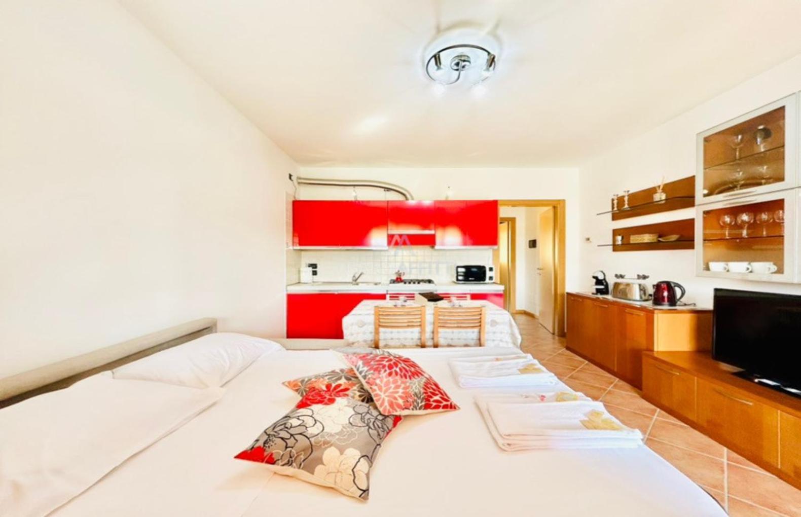 Artemide Apartment - A Soli 150M Dal Lago Di Garda Sirmione Eksteriør bilde