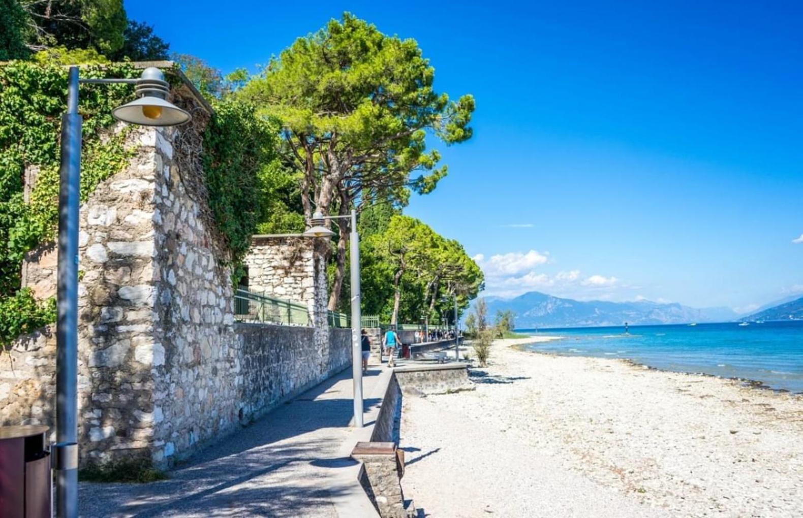 Artemide Apartment - A Soli 150M Dal Lago Di Garda Sirmione Eksteriør bilde