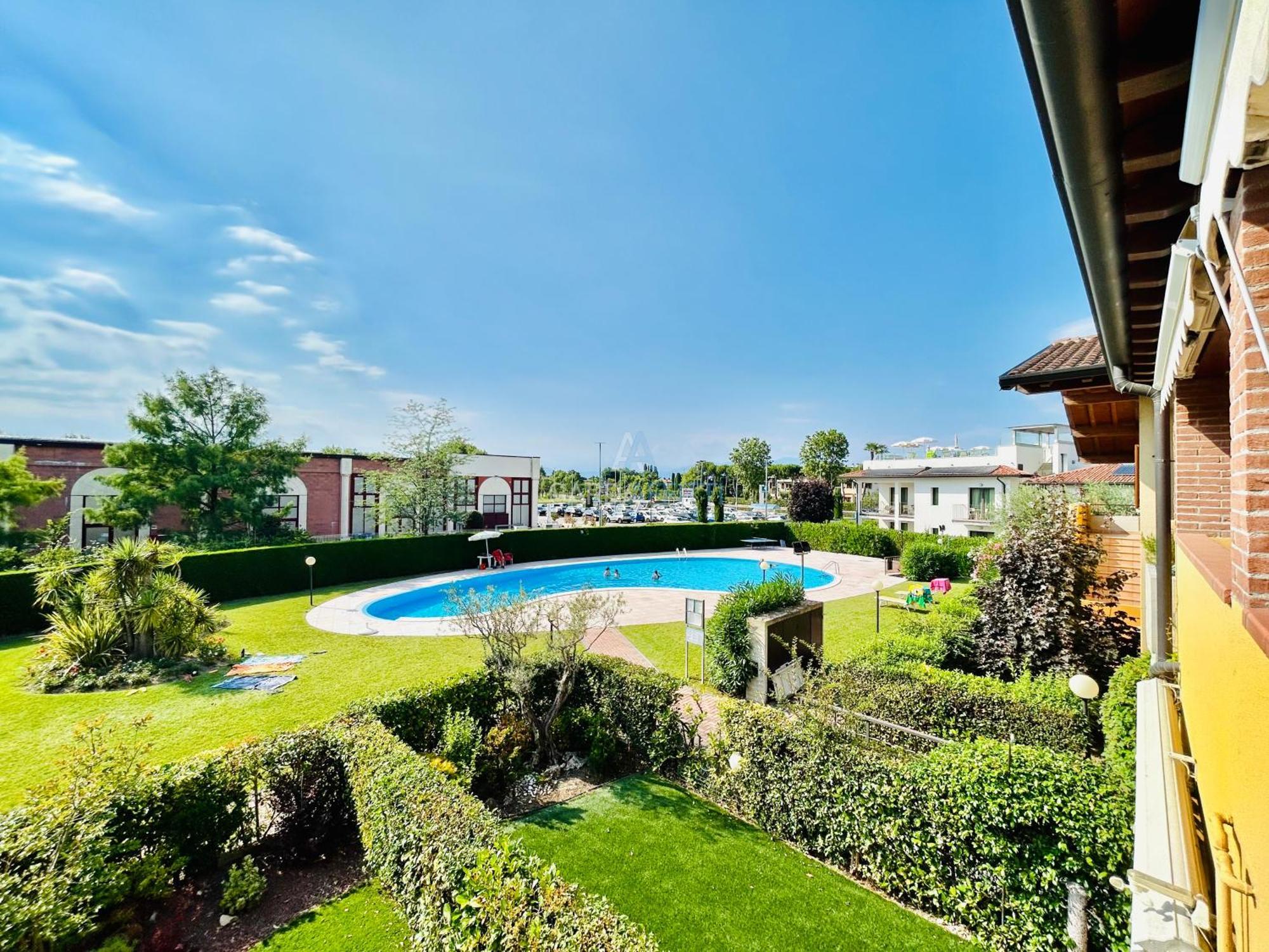 Artemide Apartment - A Soli 150M Dal Lago Di Garda Sirmione Eksteriør bilde