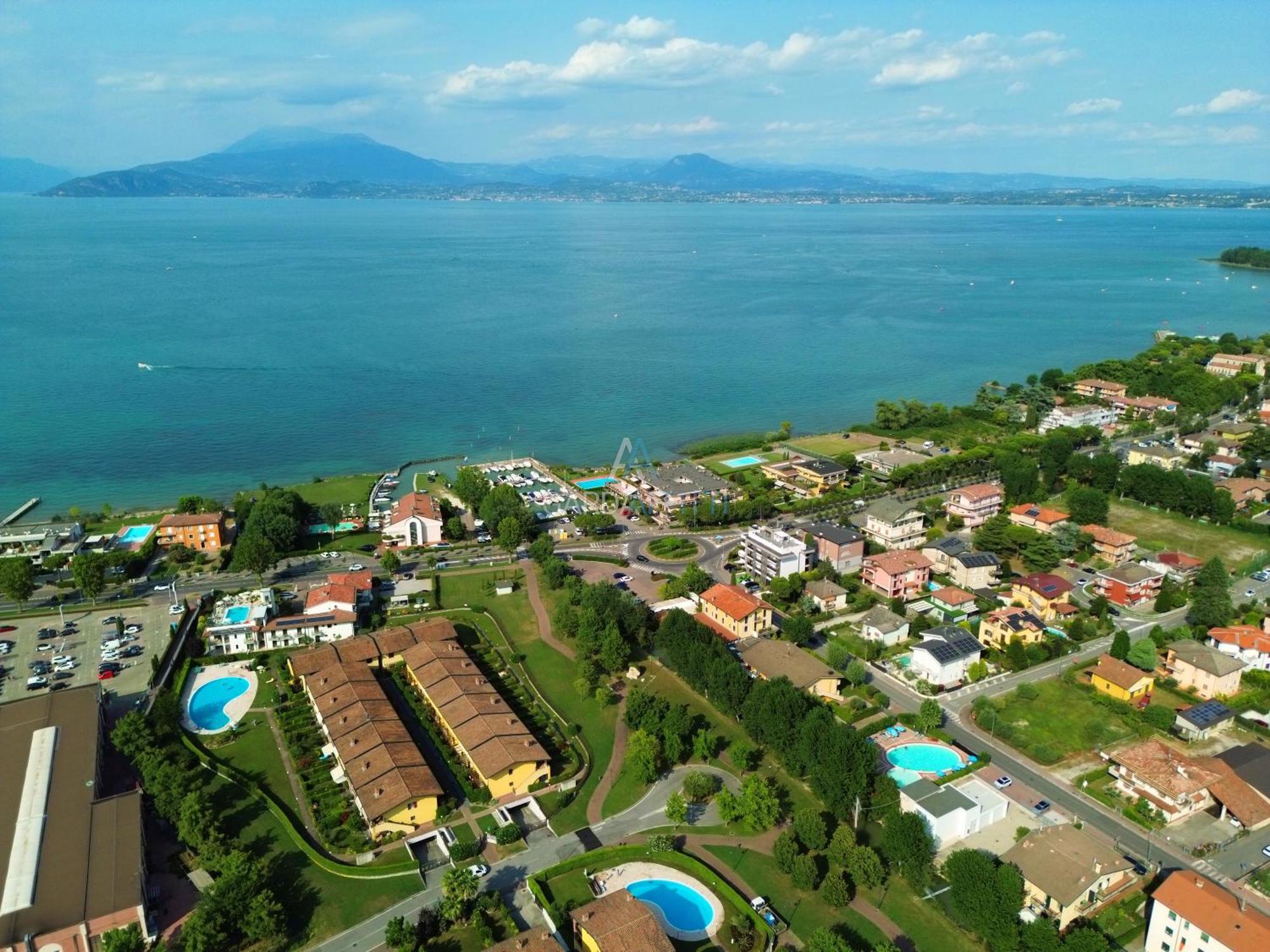 Artemide Apartment - A Soli 150M Dal Lago Di Garda Sirmione Eksteriør bilde